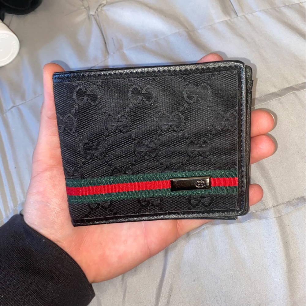 stripe gucci wallet